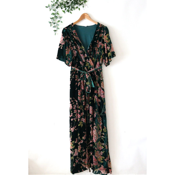 Baltic Born Dresses & Skirts - Baltic Born Green Floral Velvet Short Sleeve Dress Size Large